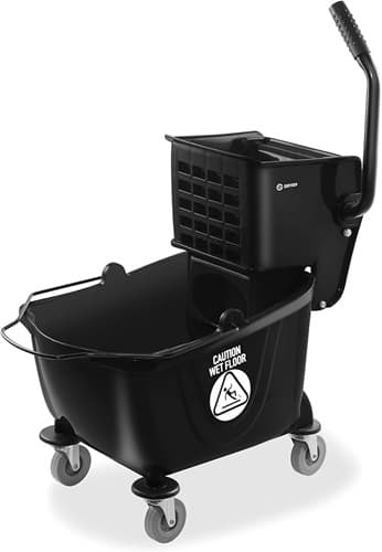 Equipo de limpieza. Cubo con escurridor incorporado.